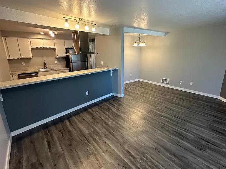 2401 Elm St #2400 — Photo 8