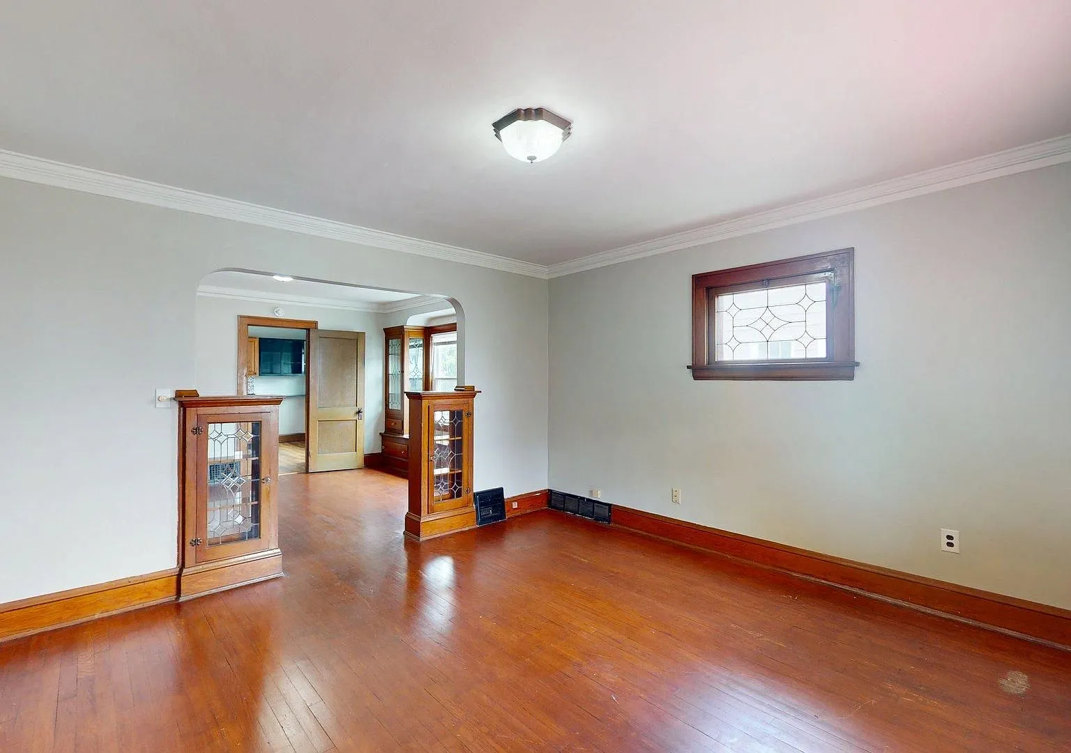 9715 Plymouth Ave — Photo 4