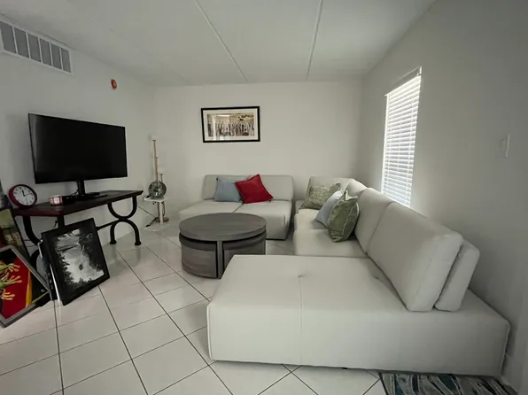 8911 Blind Pass Rd APT 111, Saint Pete Beach, FL 33706