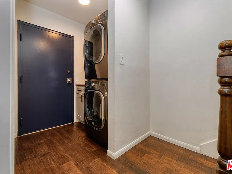 18100 Burbank Blvd #19 — Photo 19