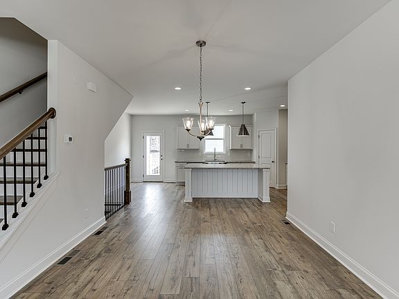 5th image of 1280 Ainsworth Aly