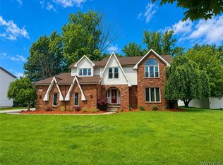 400 Tiburon Ln, East Amherst, NY 14051