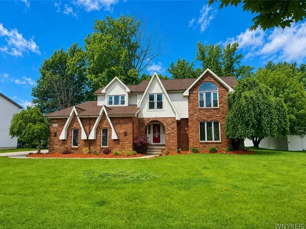 400 Tiburon Ln, East Amherst, NY 14051