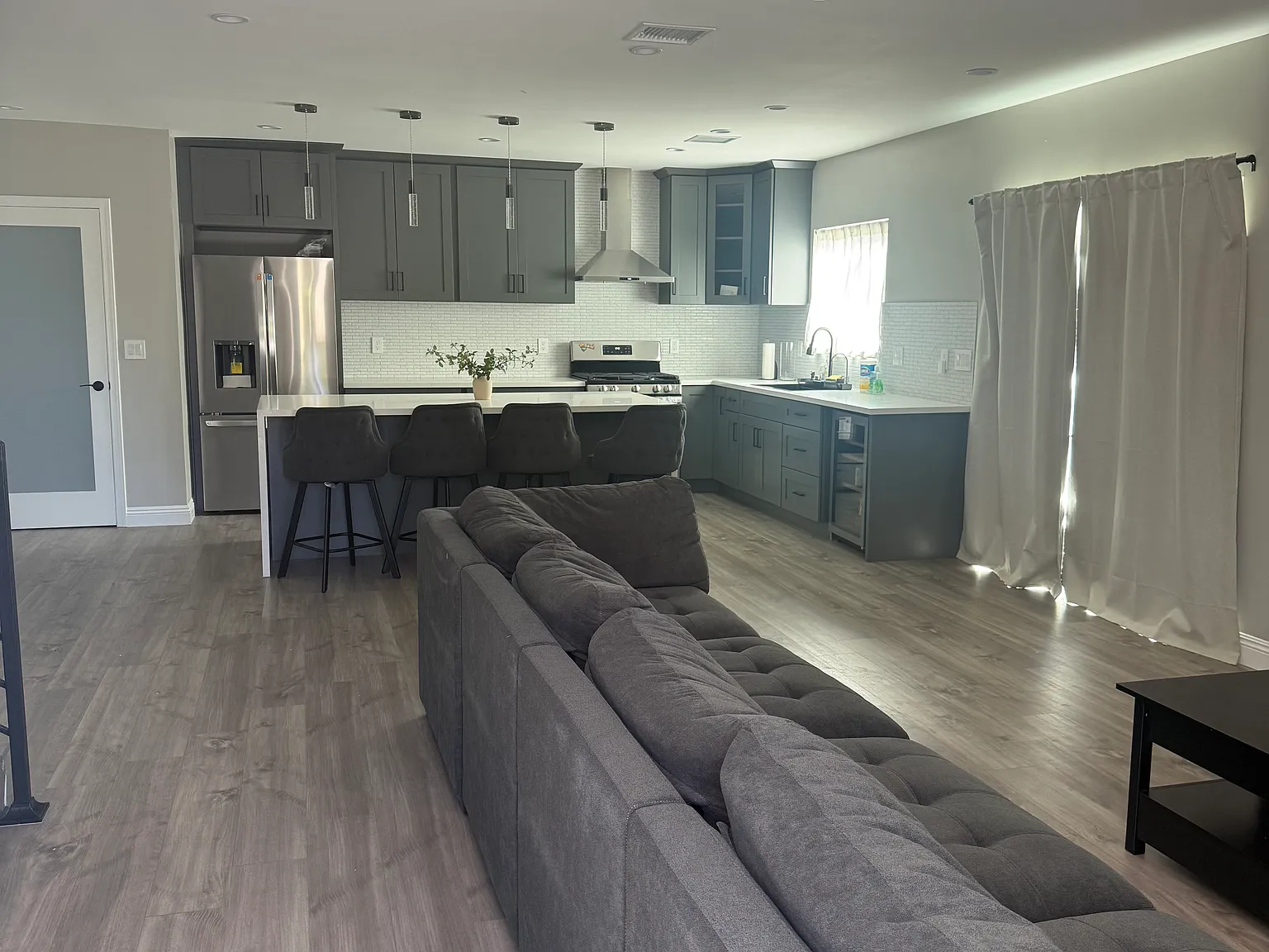 3 bed, $3,600 — Photo 3