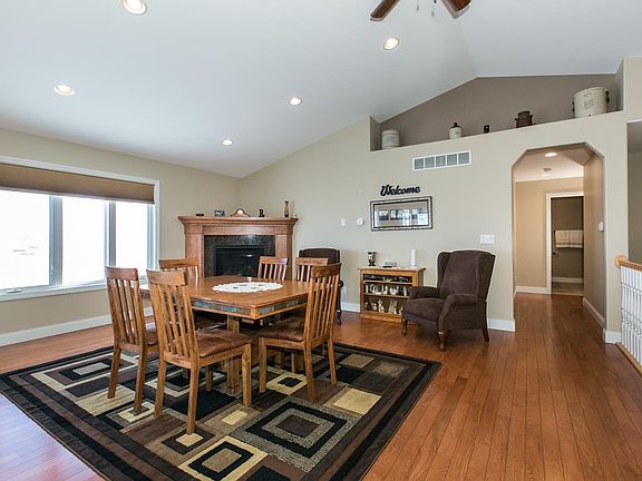 3rd image of 304 Lezlie Dr