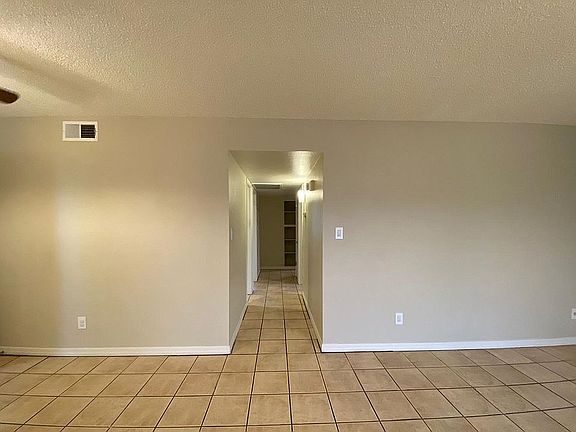 4th image of 818 E 10th Ave