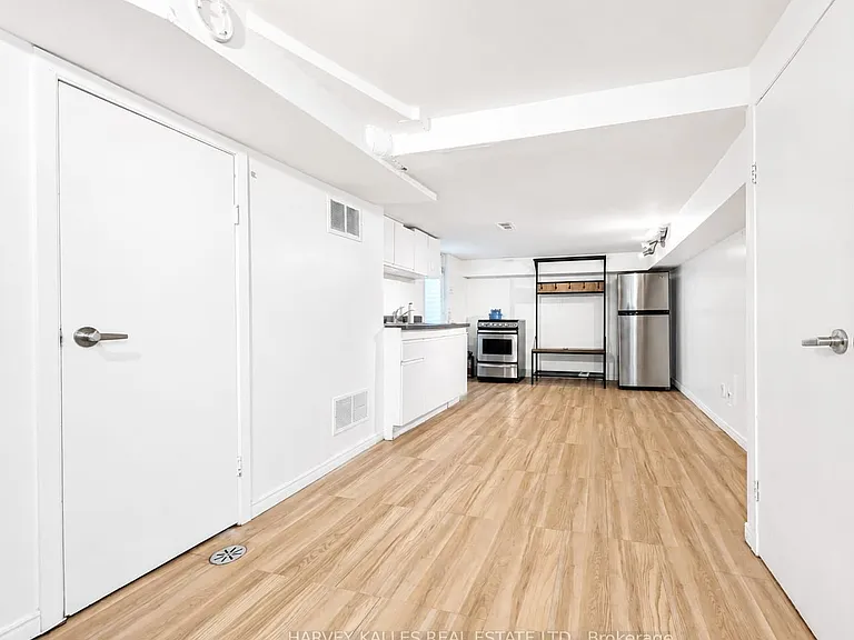 327 Howland Ave #BSMNT — Photo 2