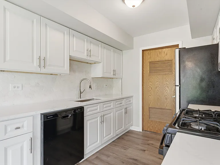 15826 Farm Hill Dr — Photo 7
