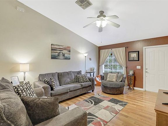 4th image of 5320 Belrose St