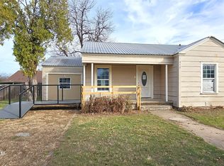317 E 10th St, Coleman, TX 76834