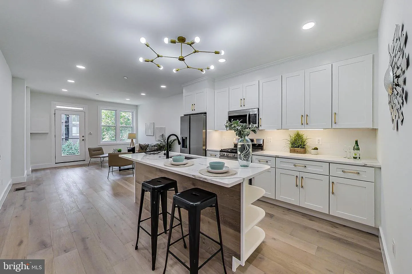 3 bed, 4.0 bath, 1730 sqft, $3,799 — Photo 3