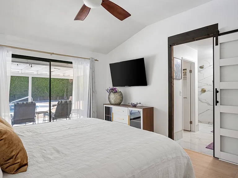 E Francis Dr — Photo 11