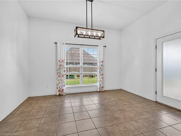 3725 Colfax Way — Photo 20