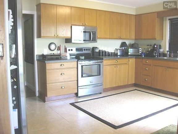 Updated Kitchen with newer larger tiled floor
