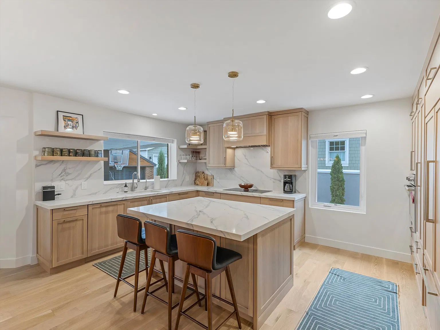 5 bed, 3.5 bath, 2994 sqft, $6,000 — Photo 3