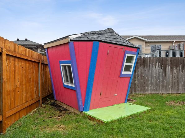 3584 Buchanan St S, Fargo, ND 58104