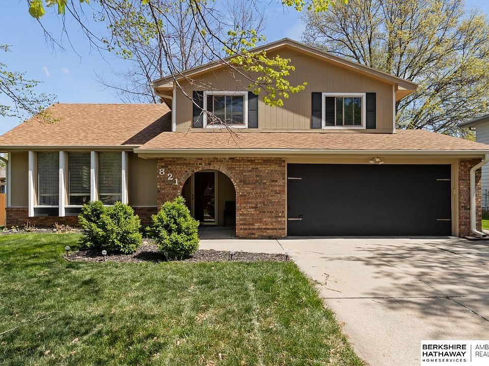 1st image of 821 Donegal Dr