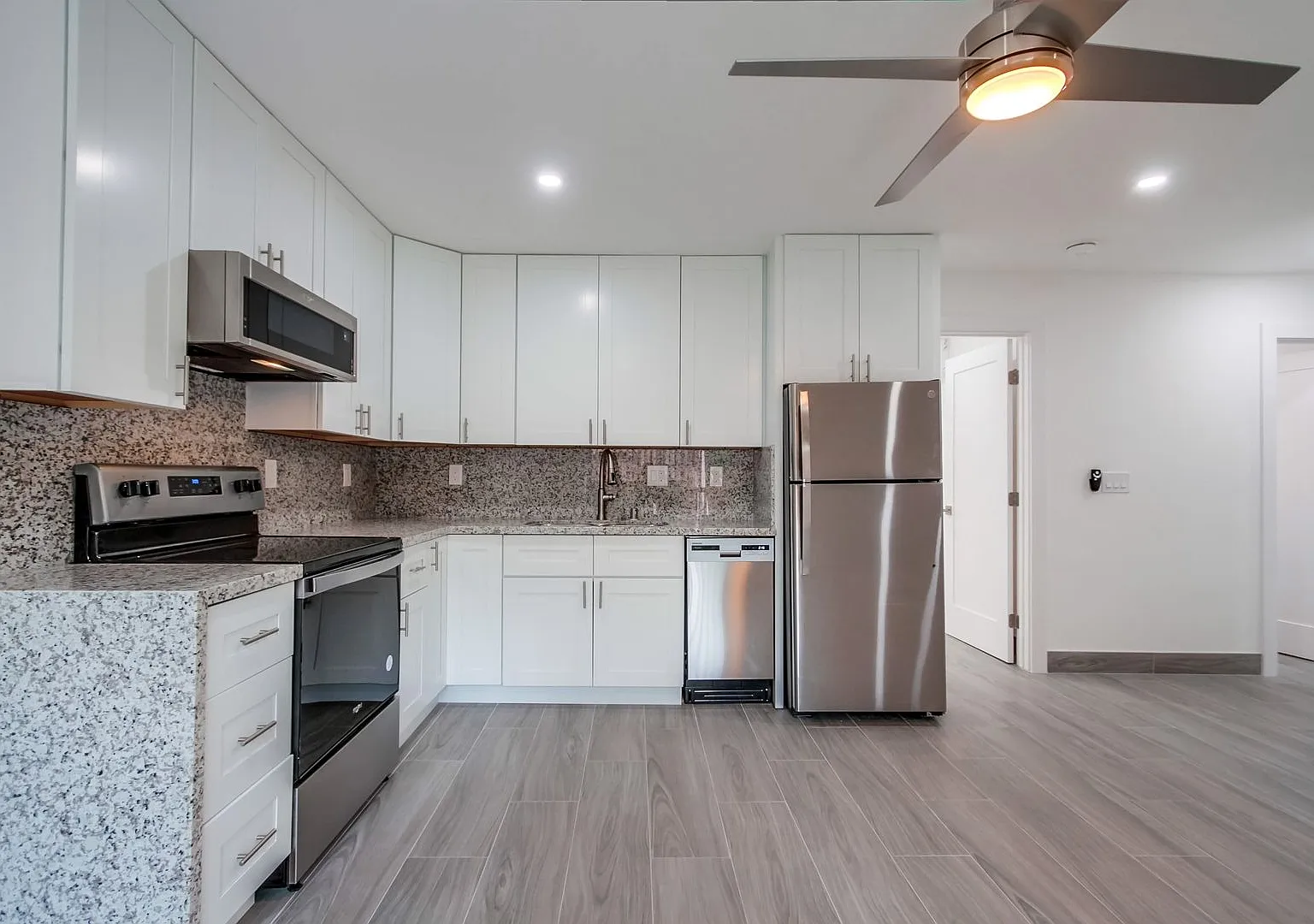 La Paz Apartment I Renovated 3 Bedroom Apartment in Vista! — Photo 1