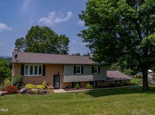 1858 Erin Dr, Altoona, PA 16602
