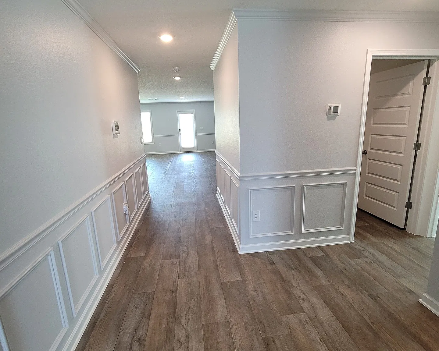 4 bed, 2.0 bath, 2031 sqft, $2,100 — Photo 3