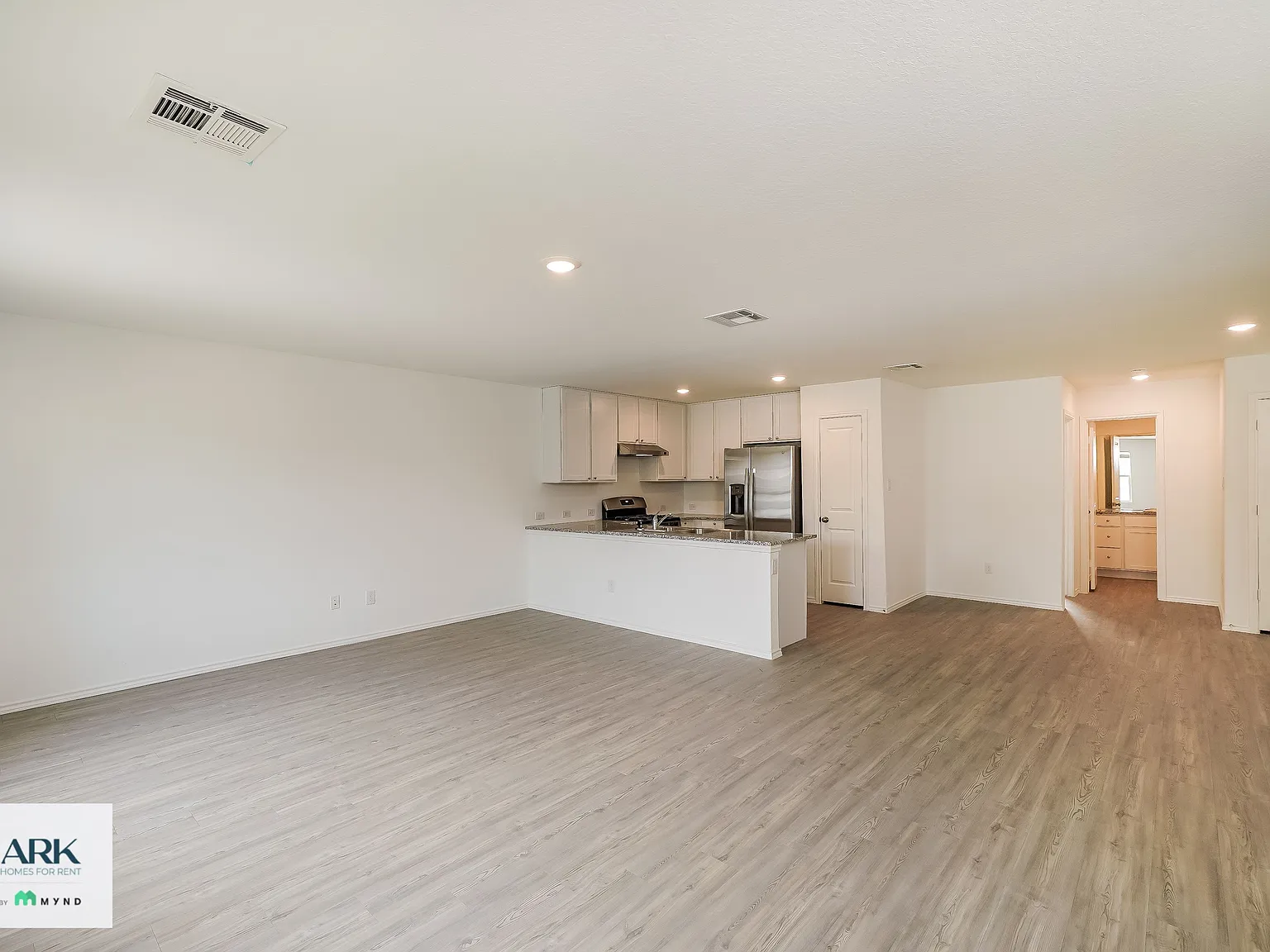 4 bed, 2.0 bath, 1880 sqft, $1,832 — Photo 4