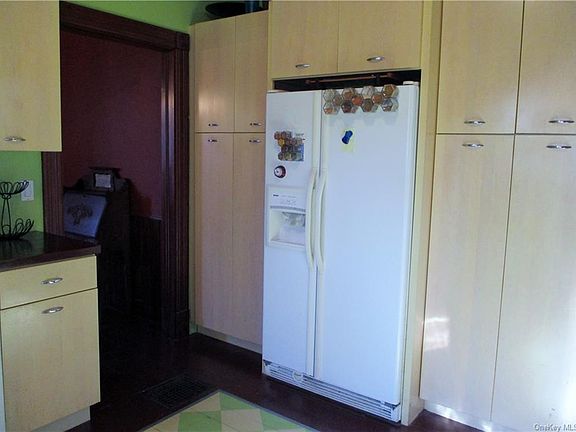 4th image of 74 Franklin St