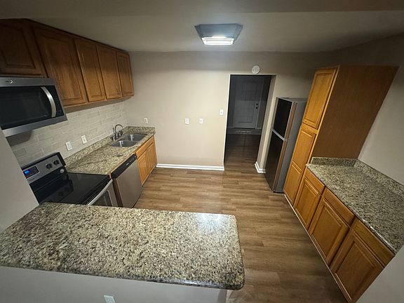 3rd image of 3222 Carey St