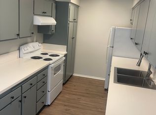 560 W Gonzales Rd APT 15, Oxnard, CA 93036