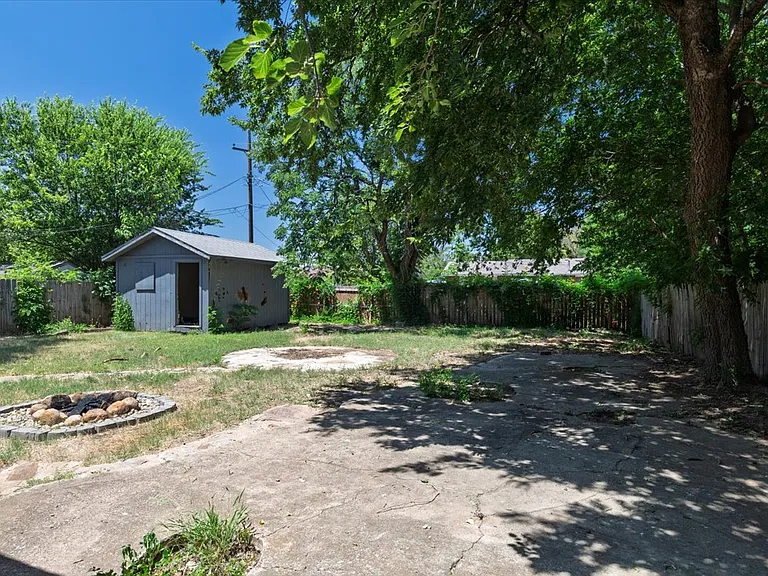122 NE Angus St — Photo 26