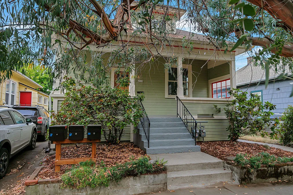 2 bed, 800 sqft, $2,500 — Photo 2