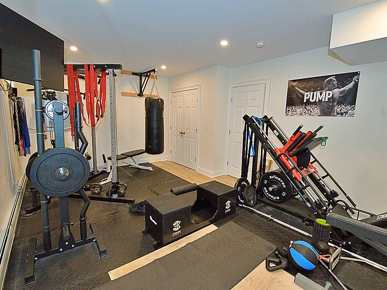 2408 Hammett Ave — Photo 29
