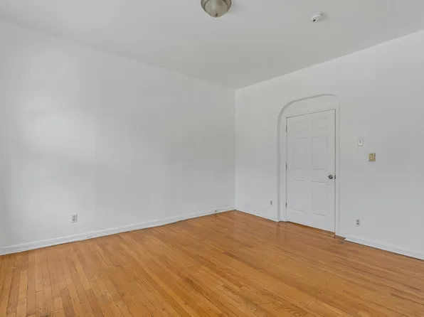 372-74 Summit Avenue image 6 of 46