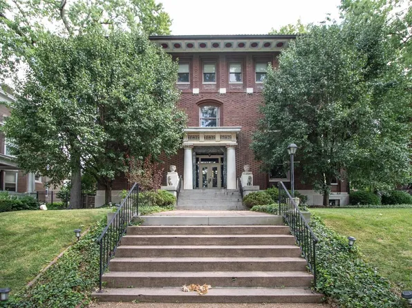 27 Washington Ter, Saint Louis, MO 63112