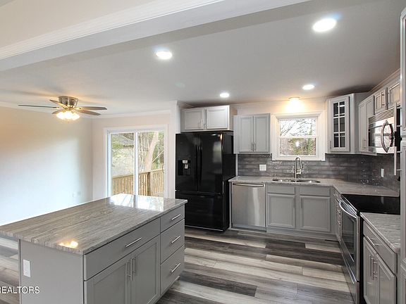 2nd image of 7824 Cedarcrest Rd