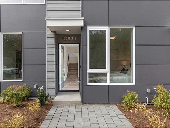 4th image of 10847 11th Ave NE