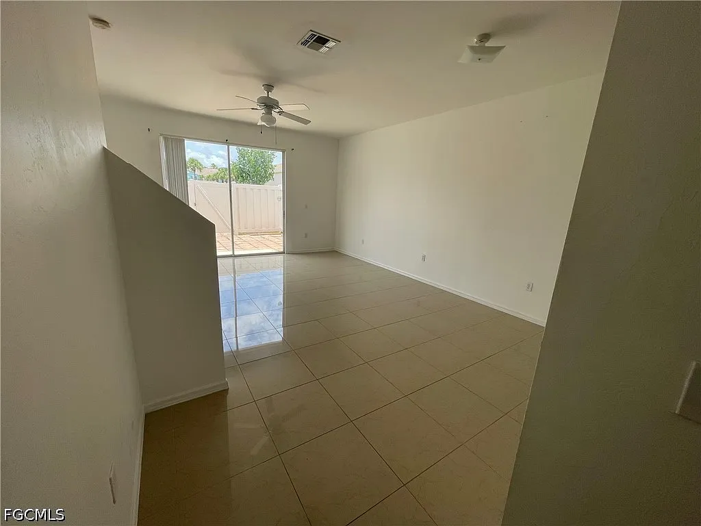2 bed, 2.5 bath, 1447 sqft, $1,650 — Photo 3