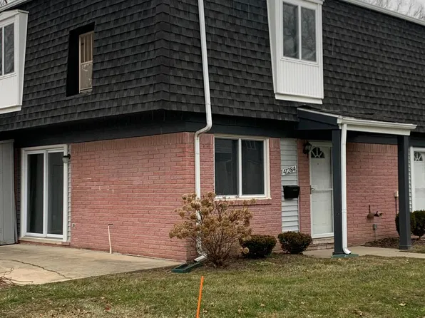 41284 N Woodbury Green Dr, Belleville, MI 48111