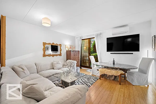 Living room, photo 3