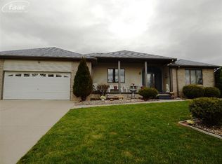 1136 Heatherwoode Rd, Flint, MI 48532