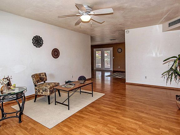 5th image of 2219 E Isabella Ave