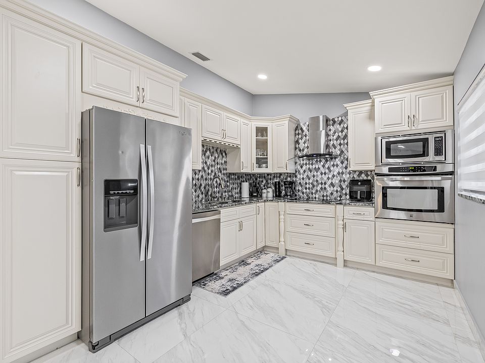 1st image of 417 Manor Blvd