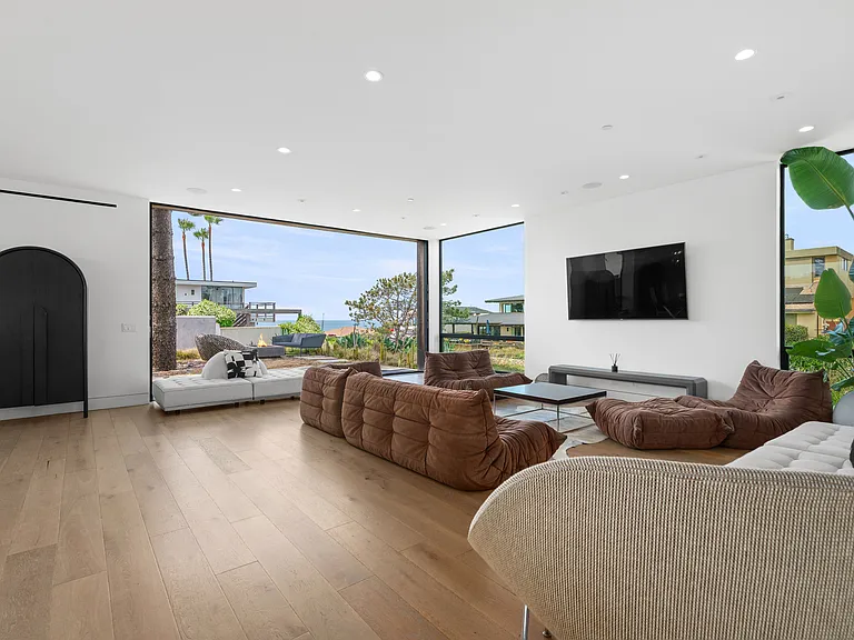 223 Ocean St — Photo 9