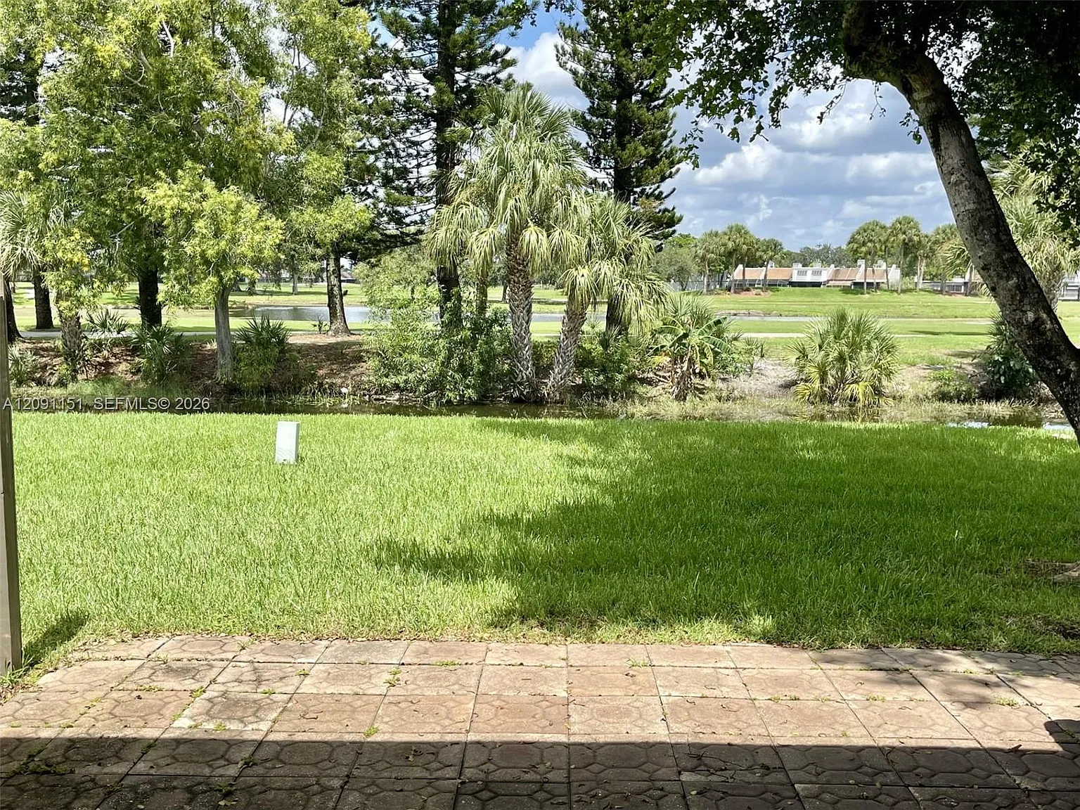 Pembroke Pointe Section Th — Photo 3