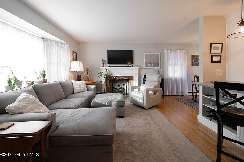 3rd image of 34 Delmar Place