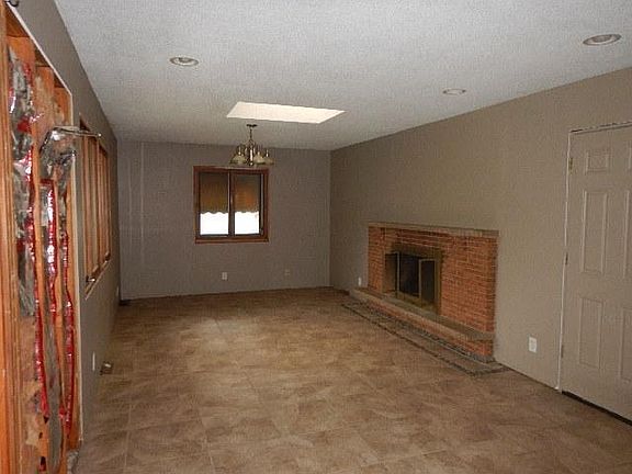 3rd image of 130 Timberland Dr