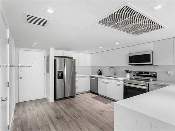 4th image of 5401 Collins Ave #Cu-349