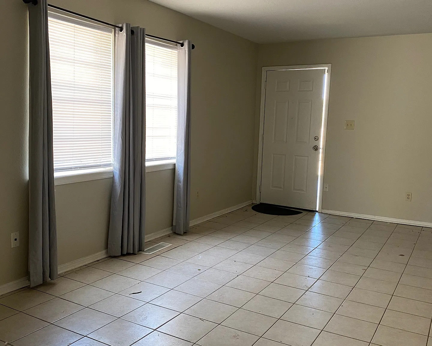 1018 E Main St - 1 — Photo 3