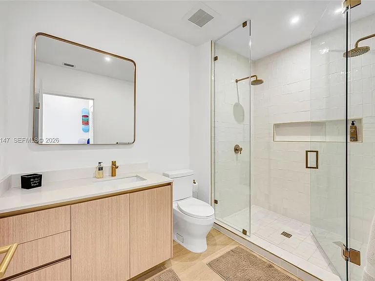 90 NE 32nd #Penthouse 20 — Photo 15