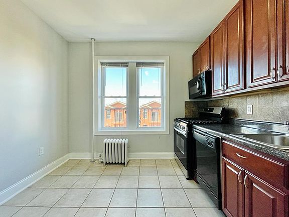 2nd image of 943A Pavonia Ave #34