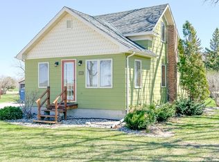 1005 N Main St, Winthrop, MN 55396